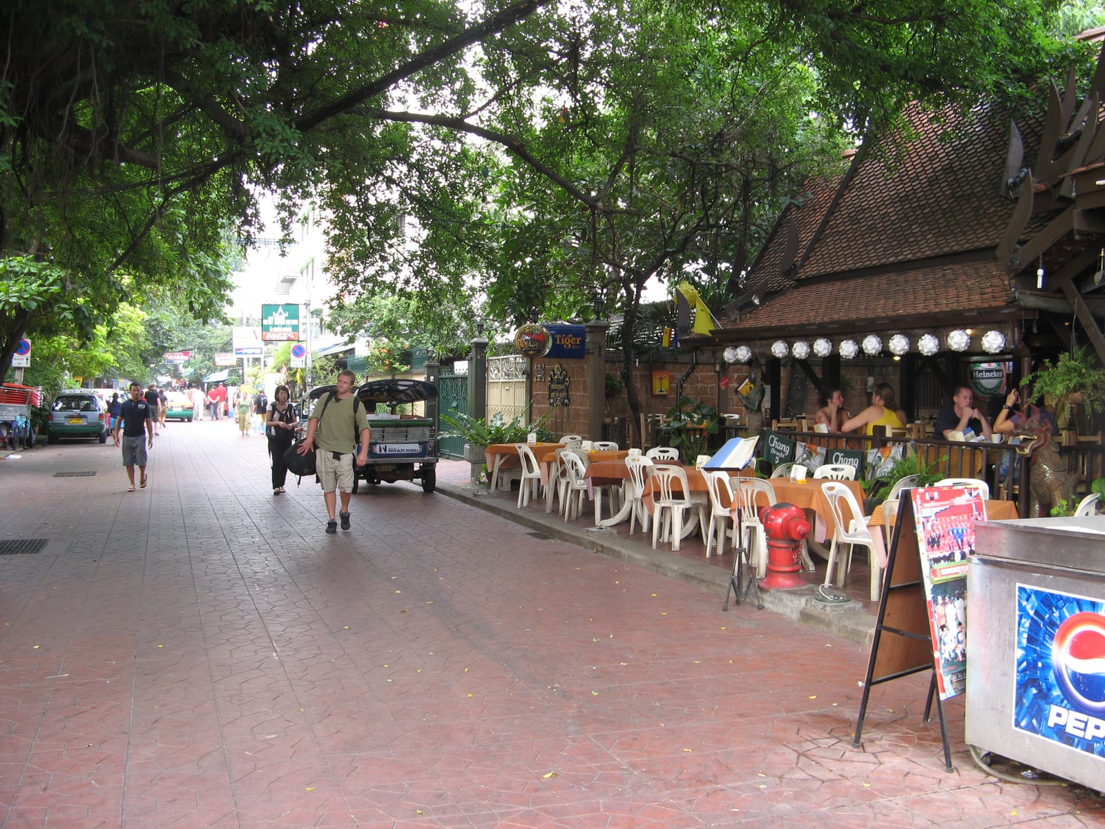 ถนนรามบุตรี (Rambuttri Road)