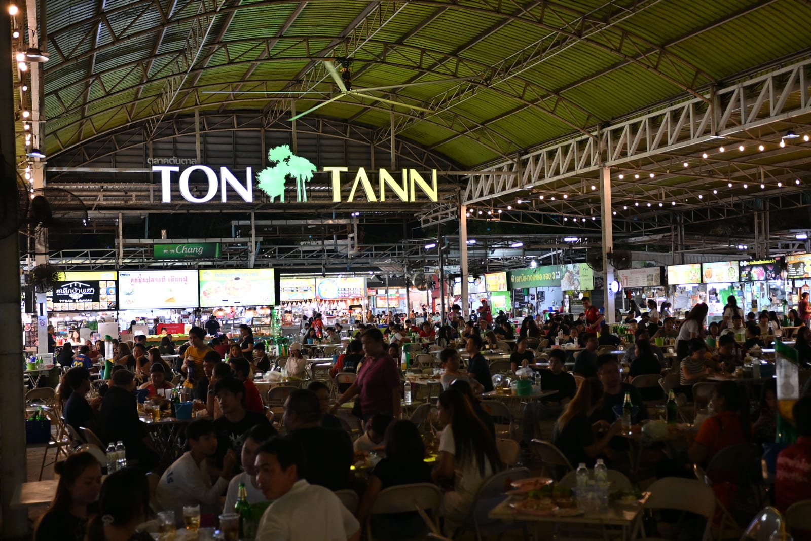 ตลาดต้นตาล (Ton Tann Green Market)