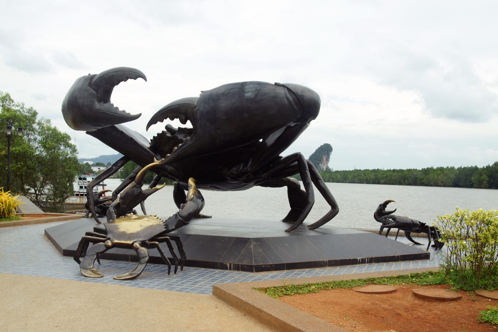 ลานปูดำ (อนุสาวรีย์ปูดำ)
