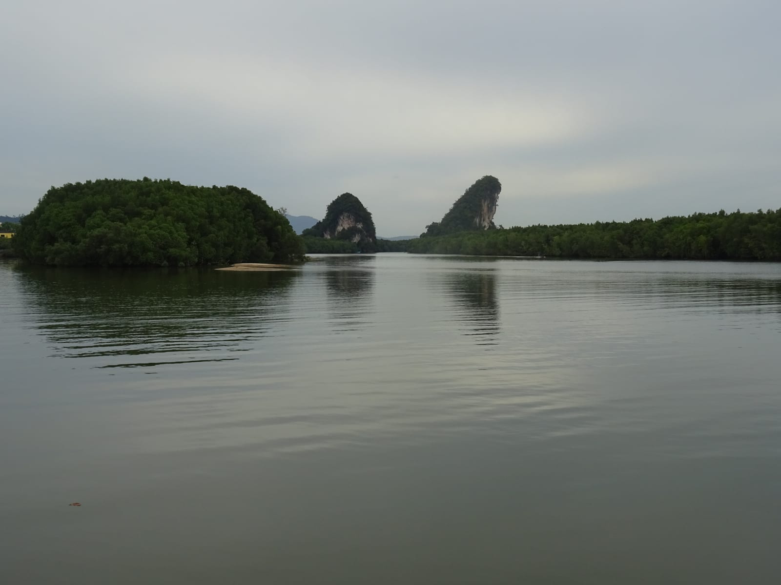 เขาขนาบน้ำ