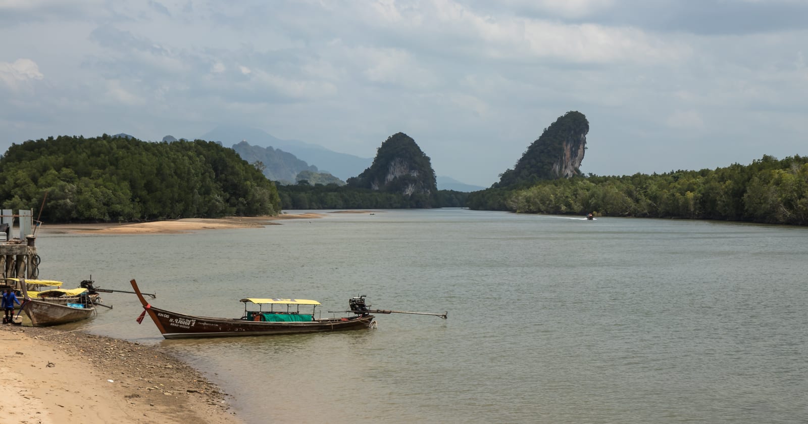เขาขนาบน้ำ