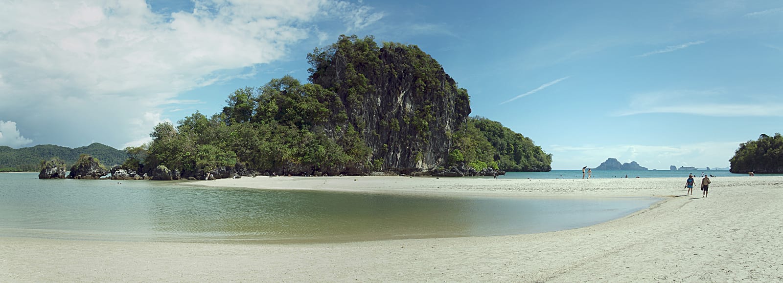 หาดนพรัตน์ธารา