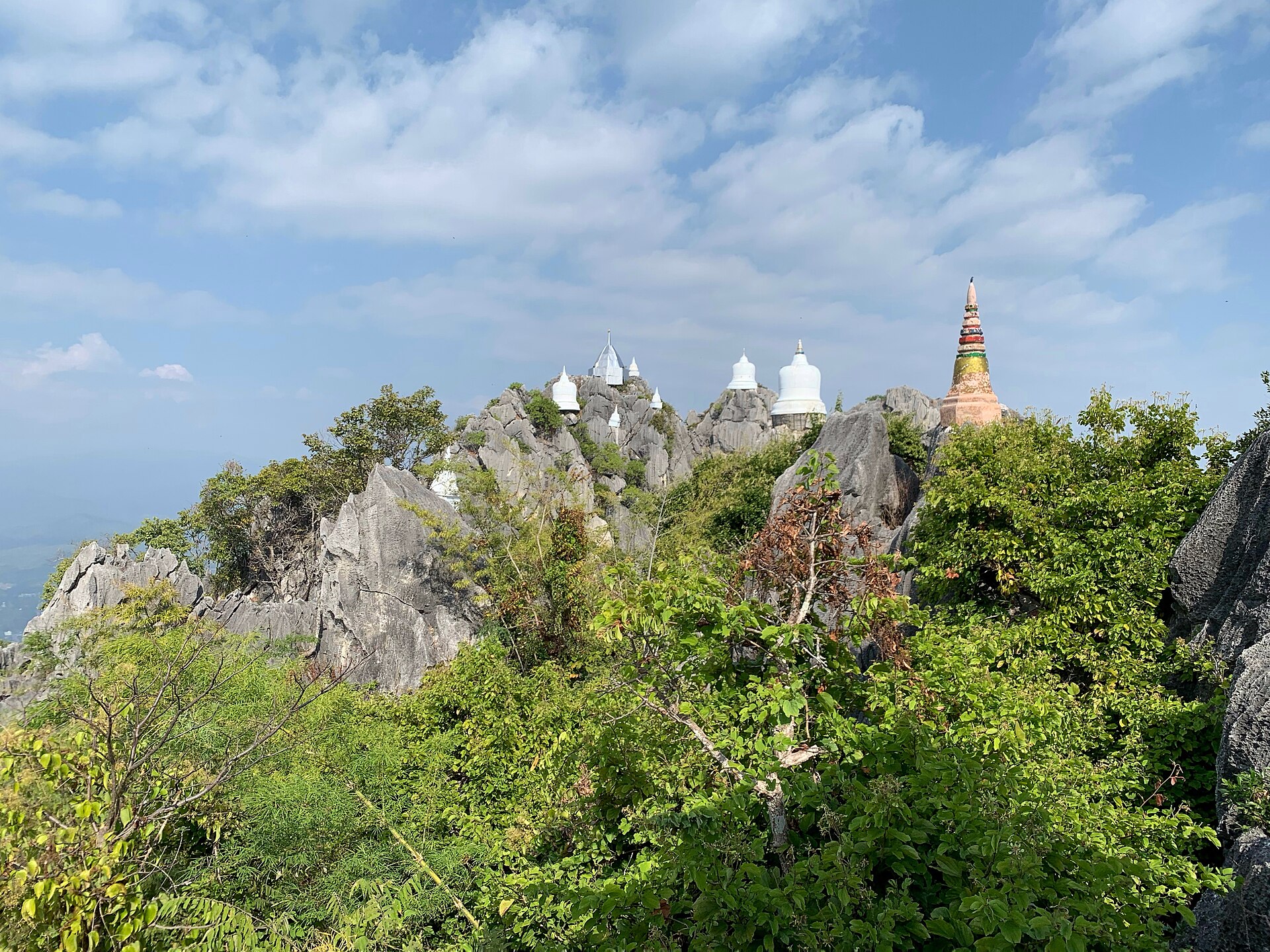 วัดเฉลิมพระเกียรติพระจอมเกล้าราชานุสรณ์ (วัดพระพุทธบาทปู่ผาแดง)