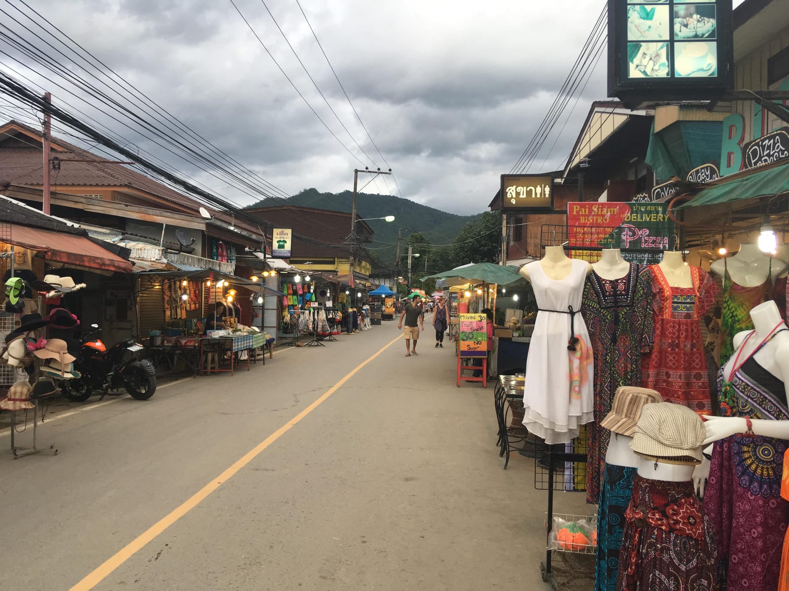 ถนนคนเดินปาย (Pai Walking Street)