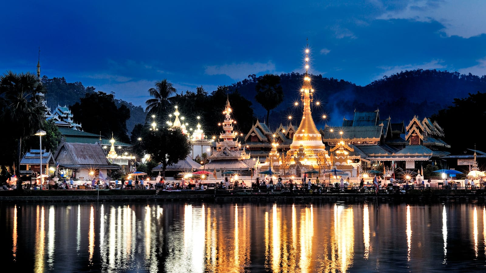 ถนนคนเดินแม่ฮ่องสอน (ริมหนองจองคำ) + วัดจองคำ-จองกลาง