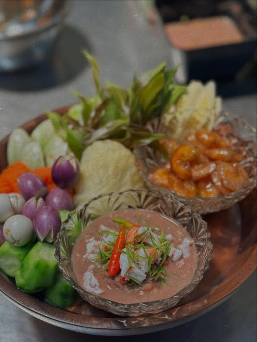 CHAWEE (ฉวี)