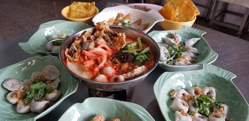 Gim Nguan Noodle (กิมง้วนลูกชิ้นปลา)