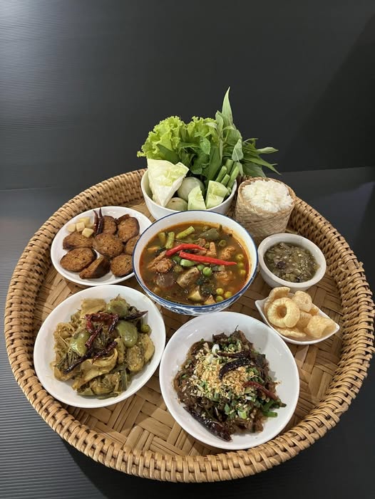 Khao Soi Thai Yai (ข้าวซอยไทยใหญ่)