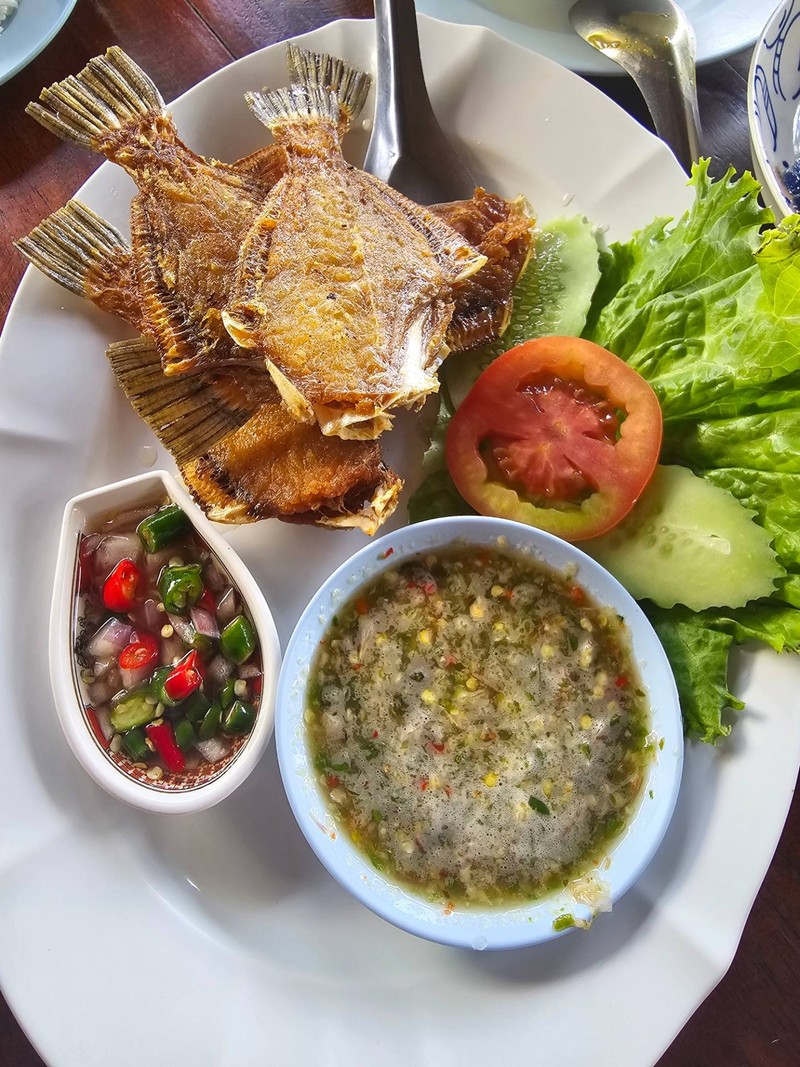 Lung Shall Kitchen (ครัวลุงแฉ่ว)
