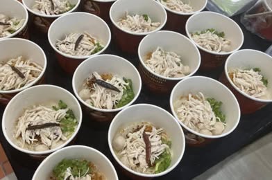 Pranom Shredded Chicken Noodles (Tha Wasukri) (ก๋วยเตี๋ยวไก่ฉีก คุณประนอม (สาขาท่าวาสุกรี))
