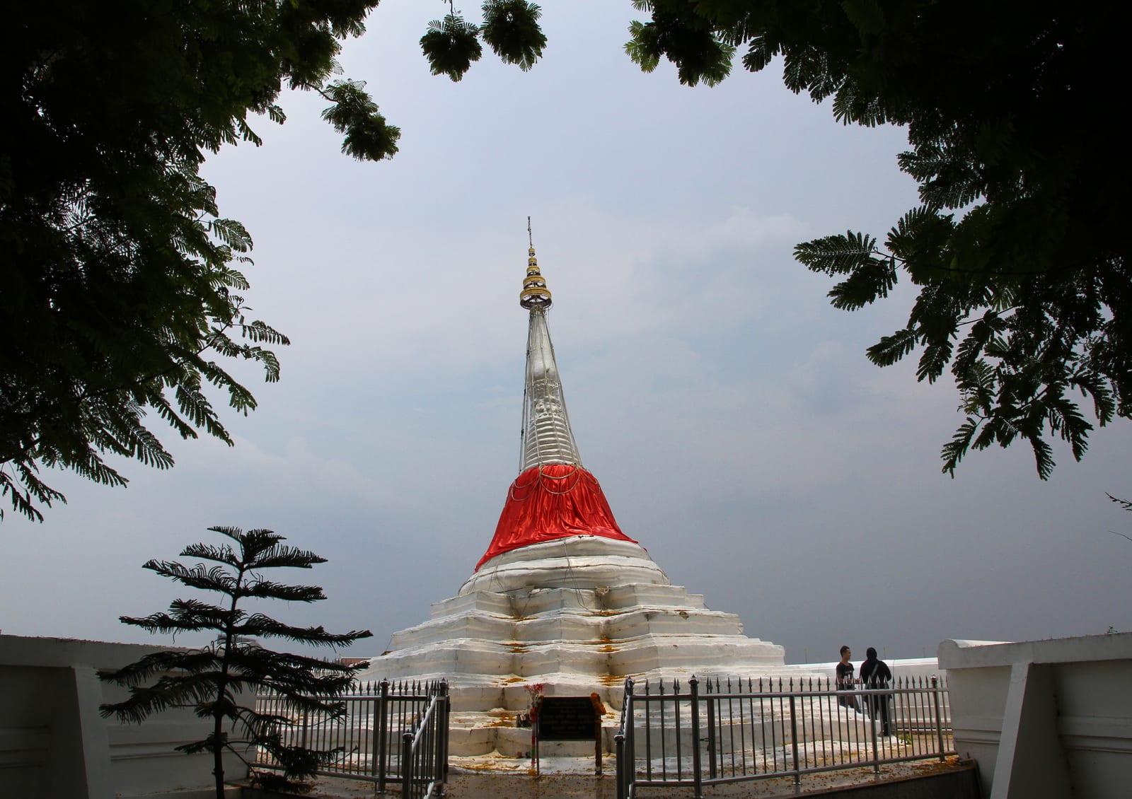 วัดปรมัยยิกาวาสวรวิหาร (เจดีย์เอียง)