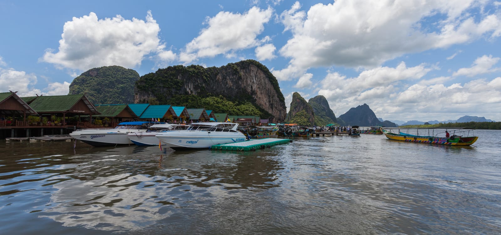 เกาะปันหยี (หมู่บ้านกลางน้ำ + สนามฟุตบอลลอยน้ำ)