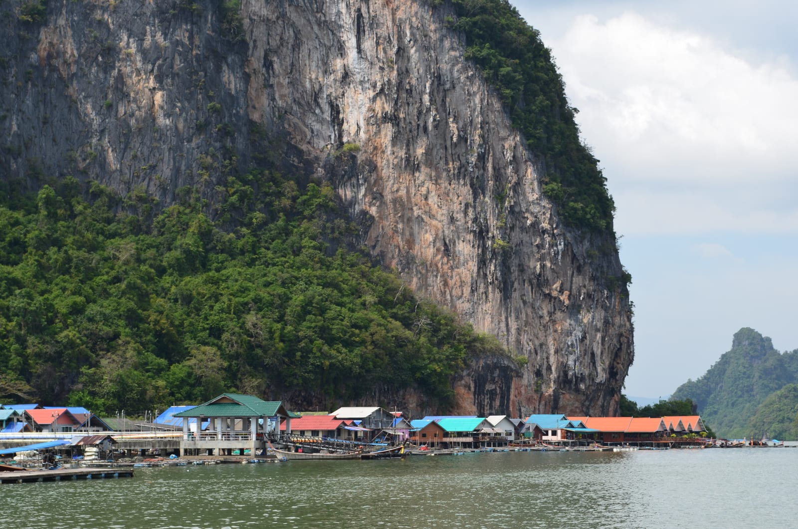 เกาะปันหยี (หมู่บ้านกลางน้ำ + สนามฟุตบอลลอยน้ำ)