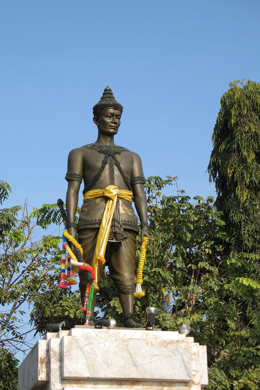 อนุสาวรีย์พ่อขุนงำเมือง
