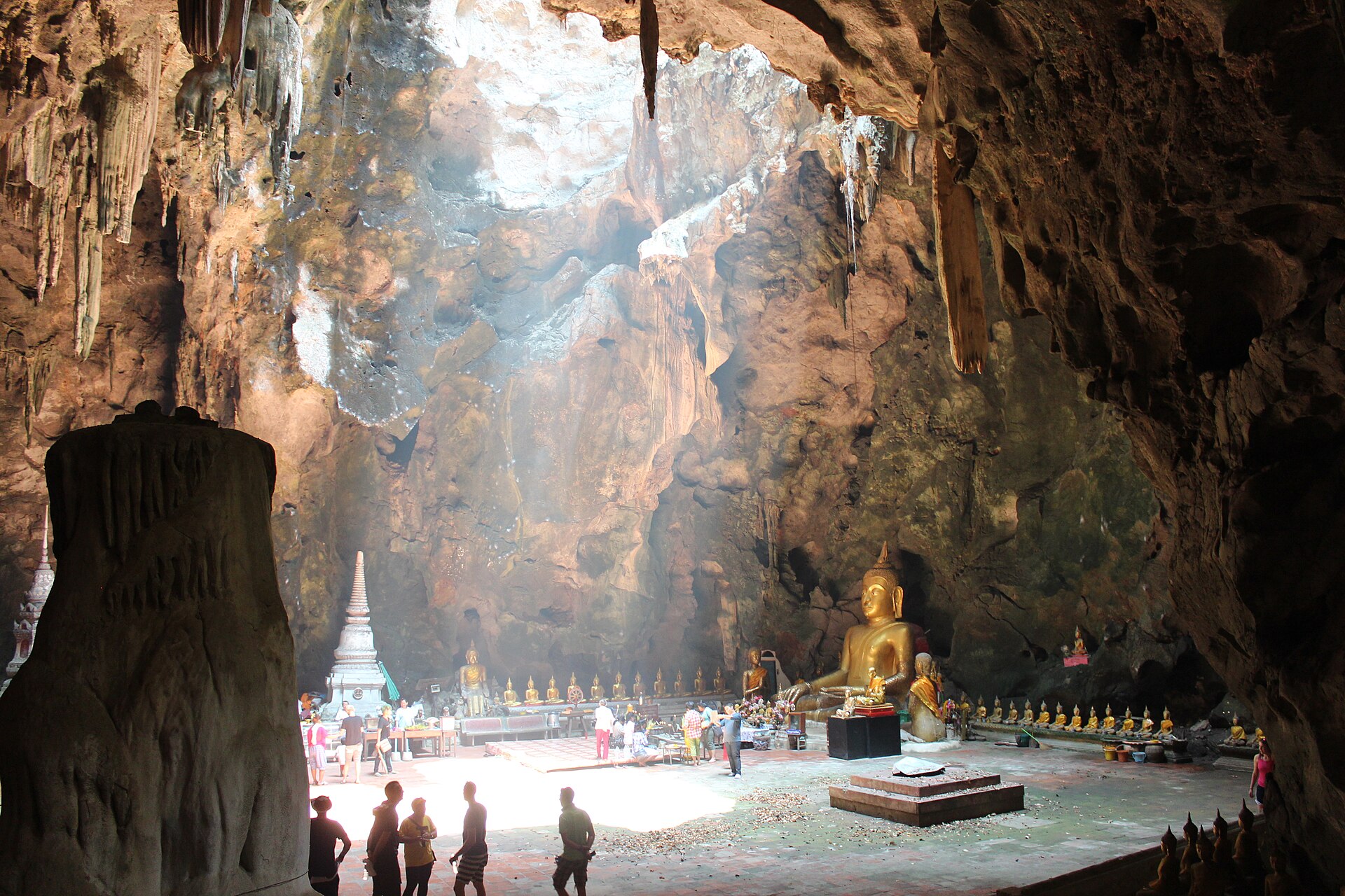 วัดถ้ำเขาหลวง