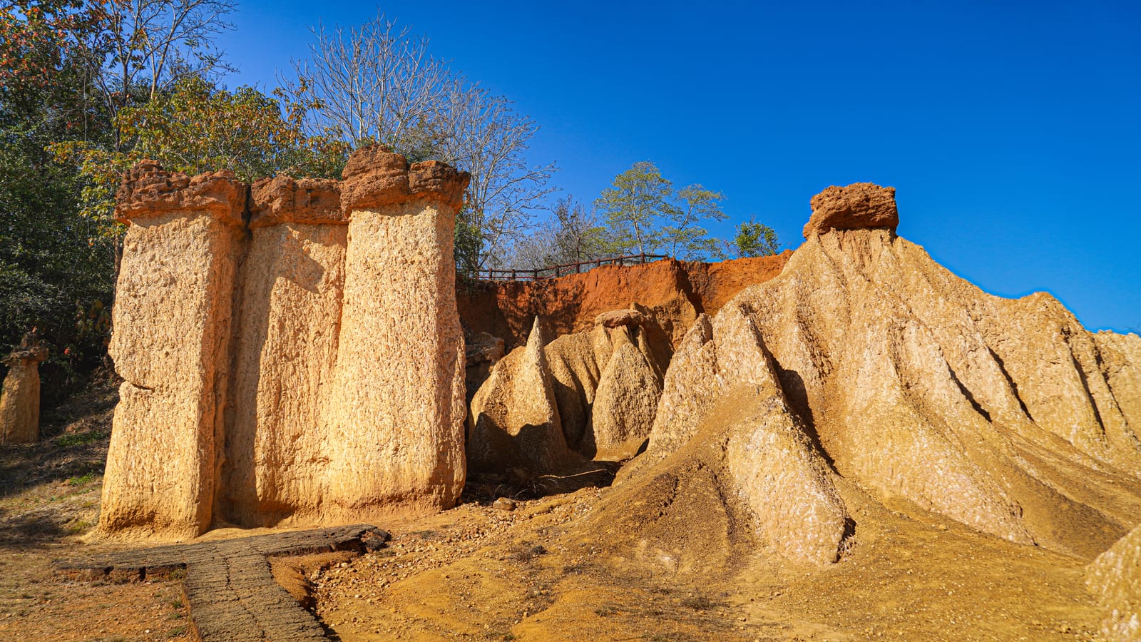 Phae Mueang Phi (Phae Mueang Phi Forest Park)