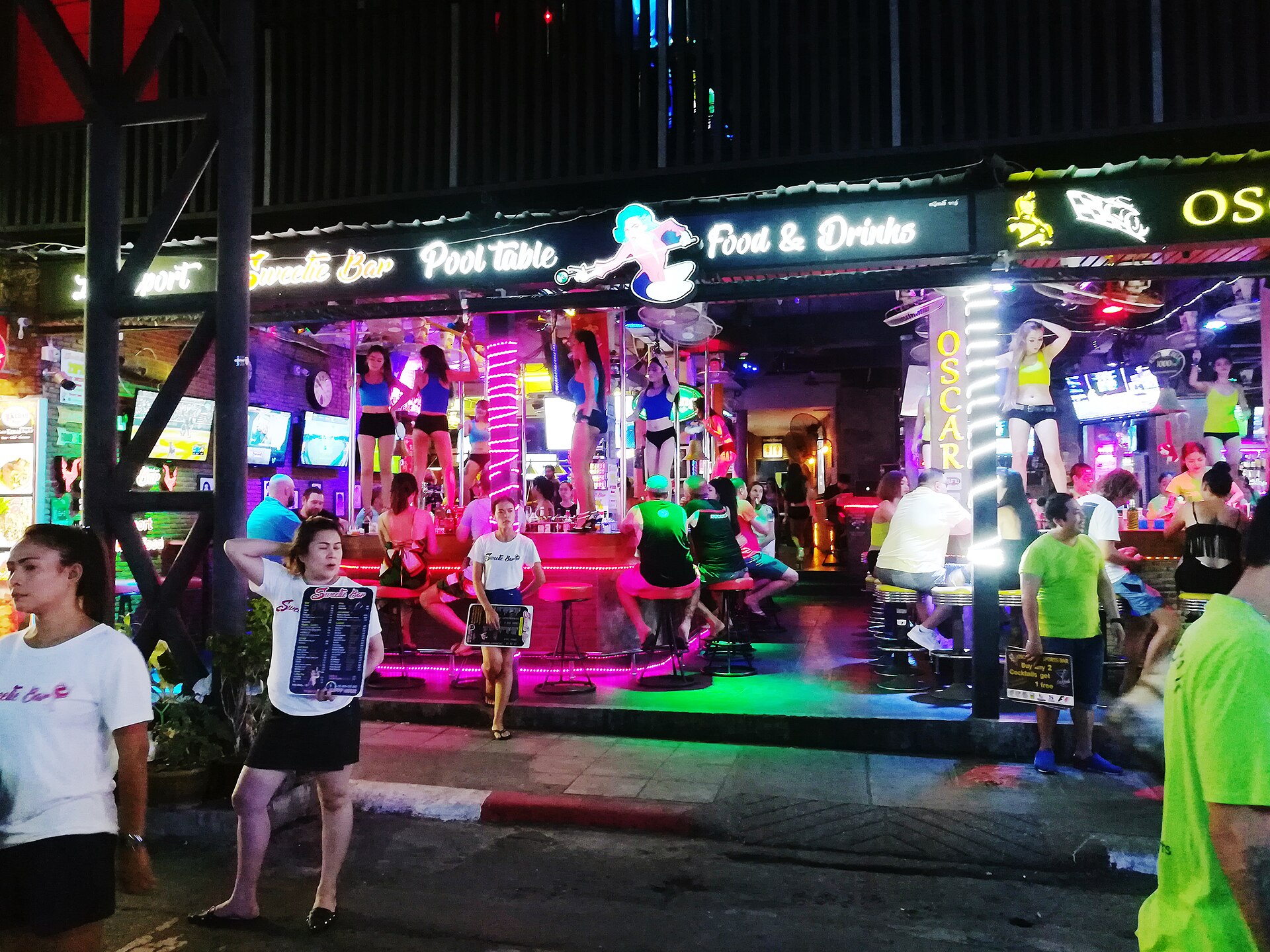 ถนนบางลา หาดป่าตอง (Bangla Road)
