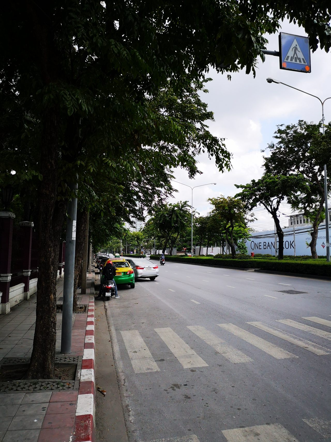 ถนนวิทยุ ย่านสถานทูต (Wireless Road Embassy Walk)