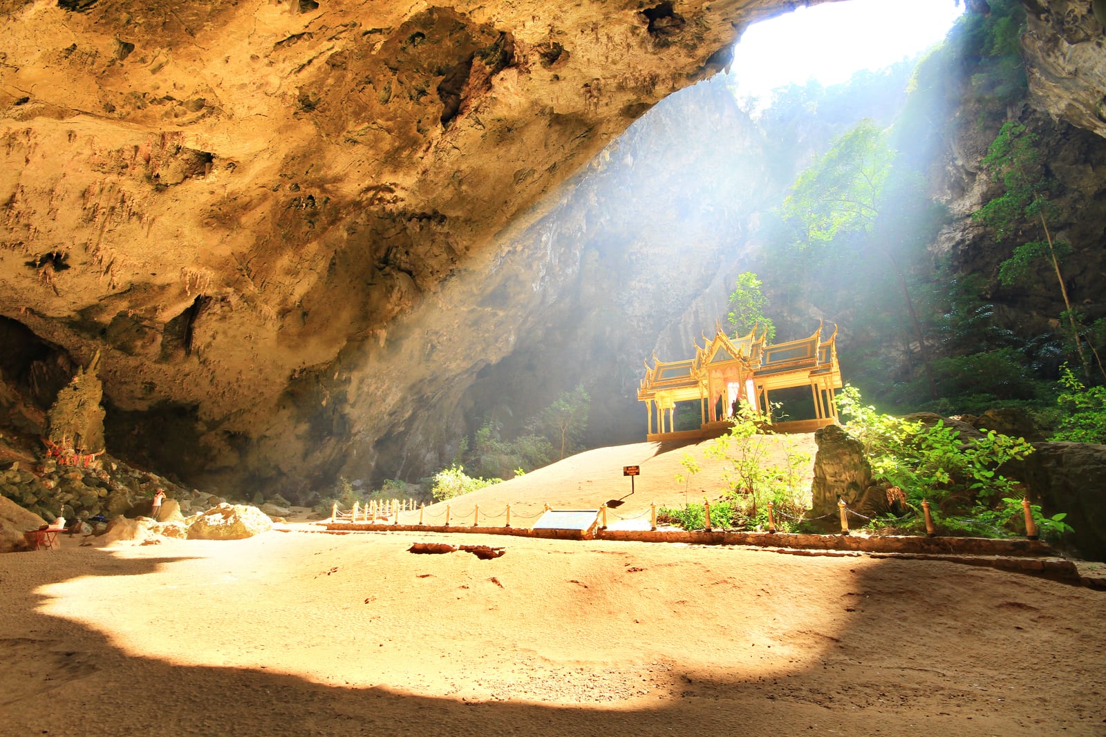 อุทยานแห่งชาติเขาสามร้อยยอด (ถ้ำพระยานคร)