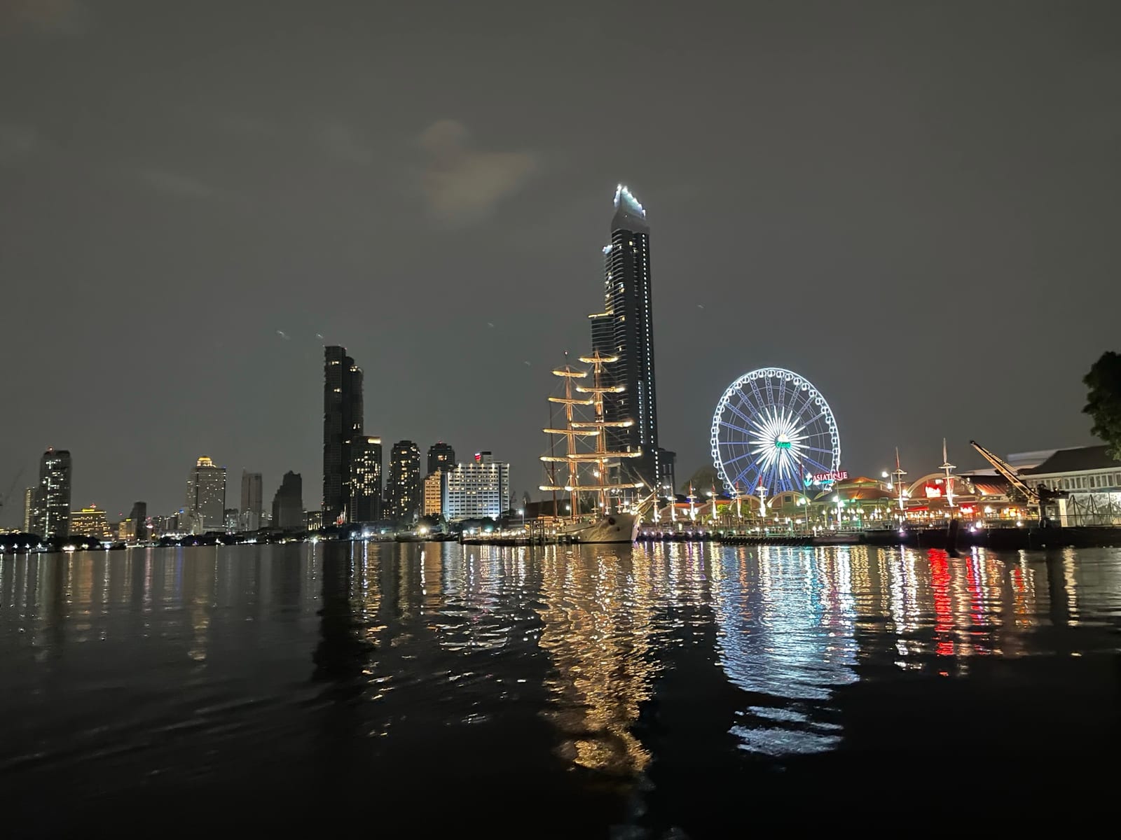 เอเชียทีค เดอะ ริเวอร์ฟร้อนท์ (Asiatique The Riverfront)