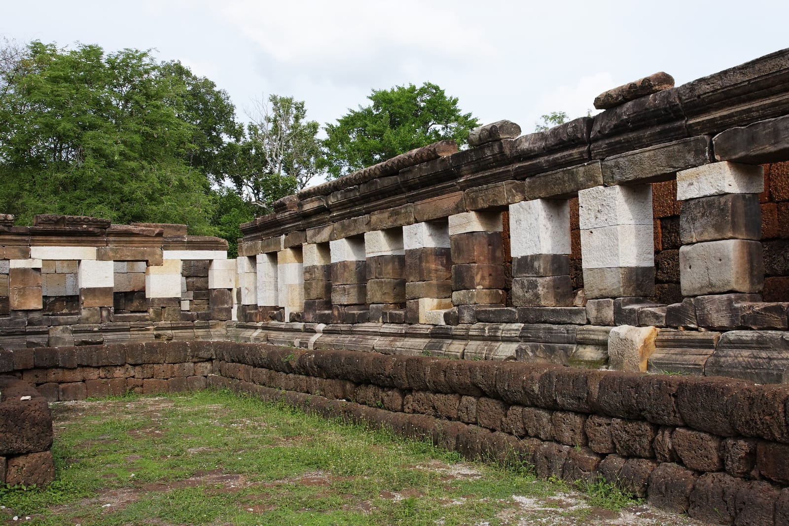 Sdok Kok Thom Historical Park (Sdok Kok Thom Temple)