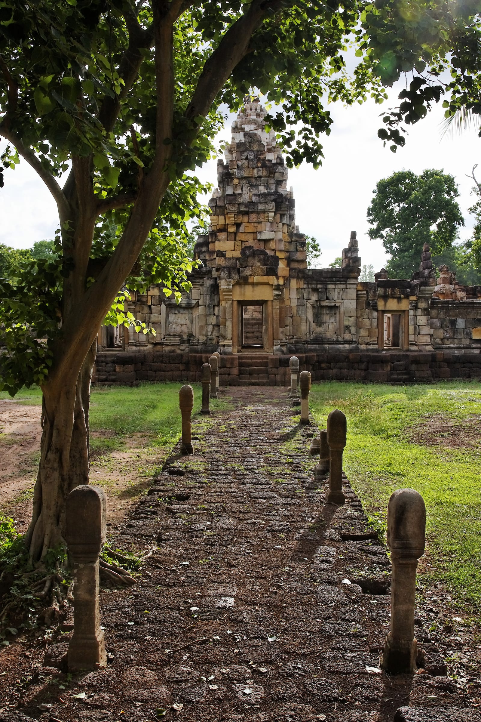 Sdok Kok Thom Historical Park (Sdok Kok Thom Temple)