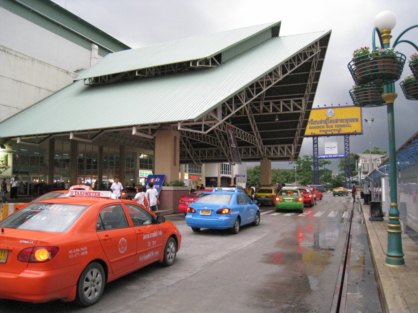 สถานีขนส่งสายใต้ใหม่ + ตลาดสายใต้เซ็นเตอร์ (ตลาดนัดตอนเย็น)