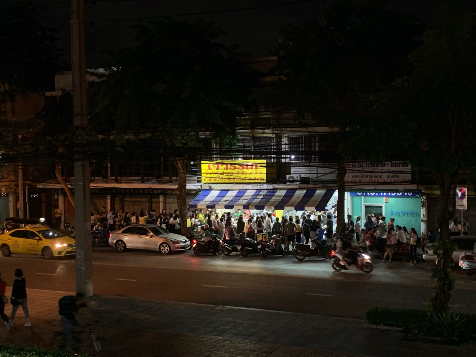 ถนนบรรทัดทอง (ย่านสตรีทฟู้ดบรรทัดทอง)