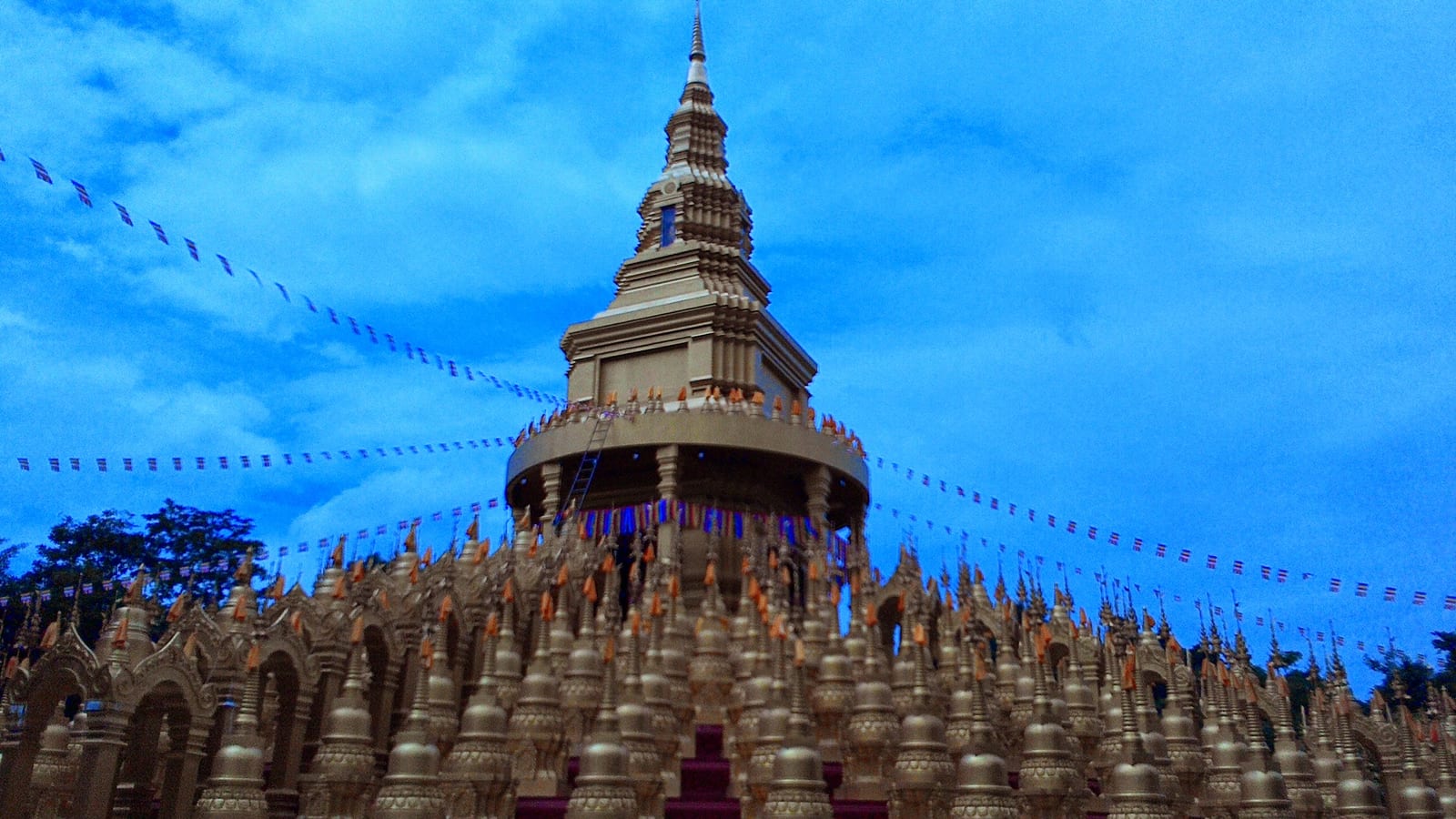 วัดป่าสว่างบุญ (พระมหาเจดีย์ 500 ยอด)