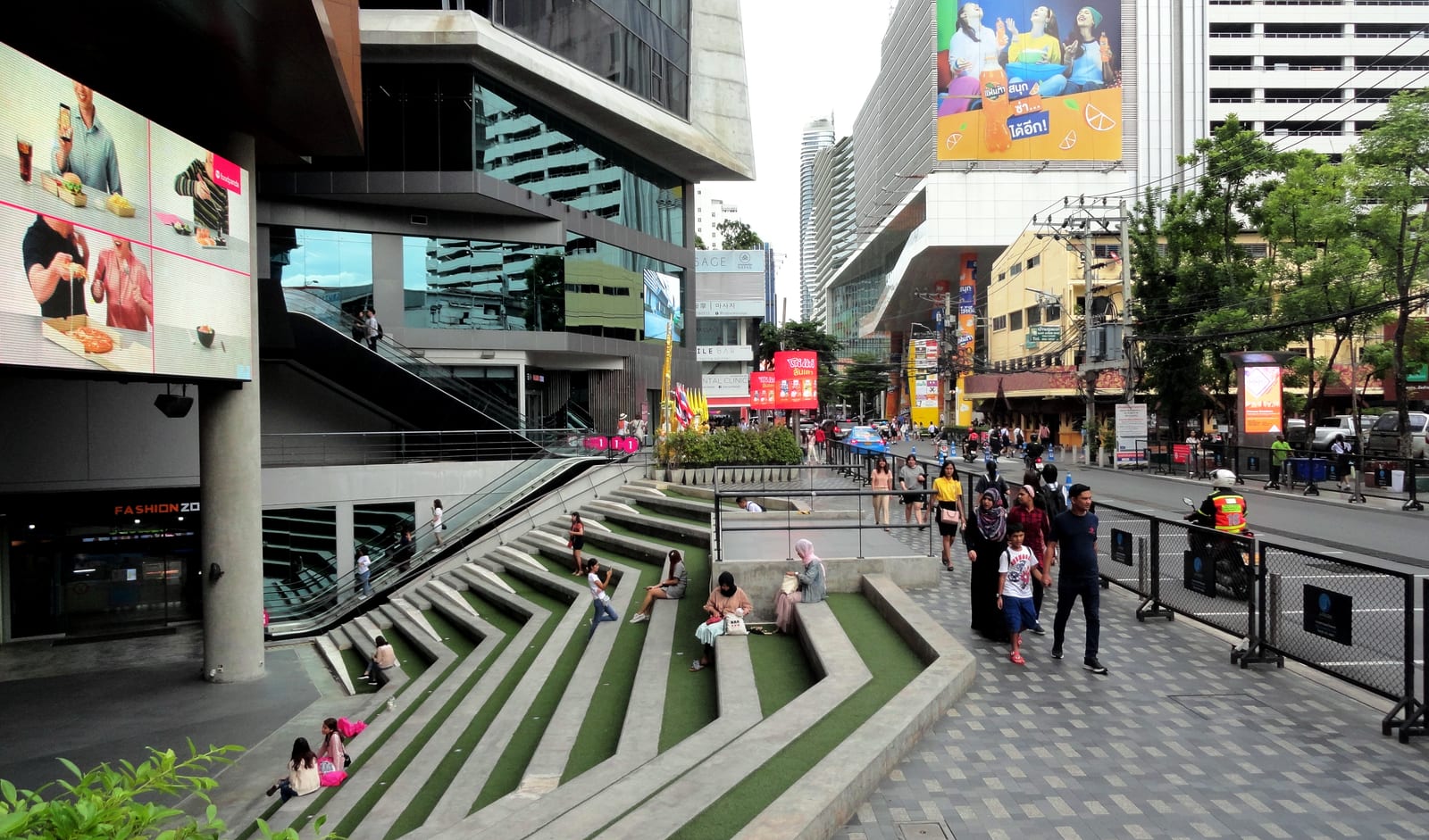 สยามสแควร์ (Siam Square + Walking Street)