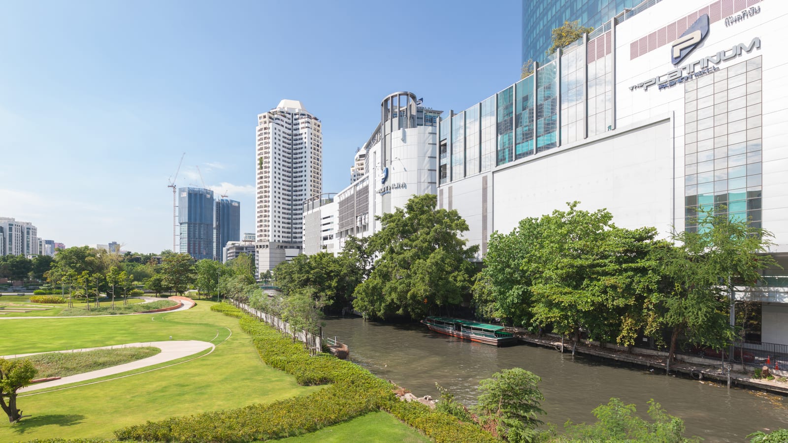 แพลทินัม แฟชั่นมอลล์ (The Platinum Fashion Mall)
