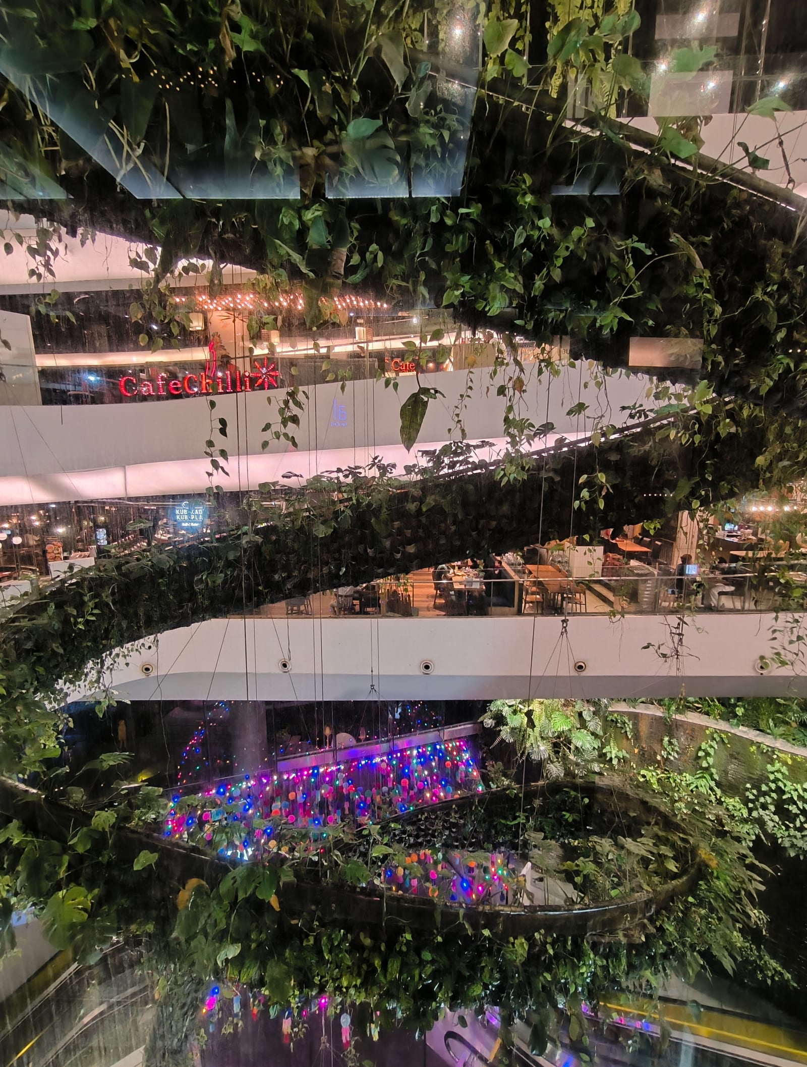ดิ เอ็มควอเทียร์ (The EmQuartier) — Helix & Quartier Water Garden