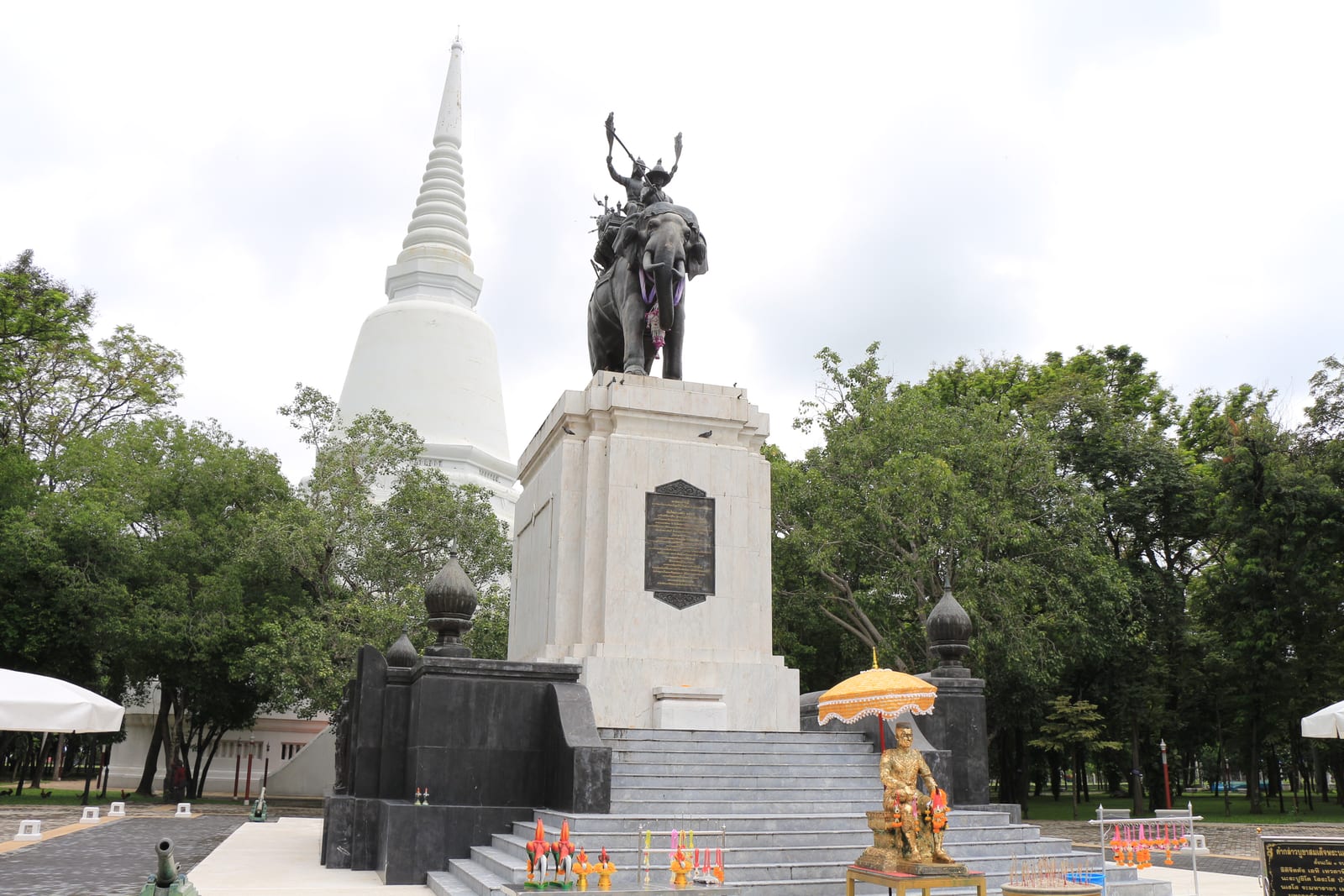 พระบรมราชานุสรณ์ดอนเจดีย์