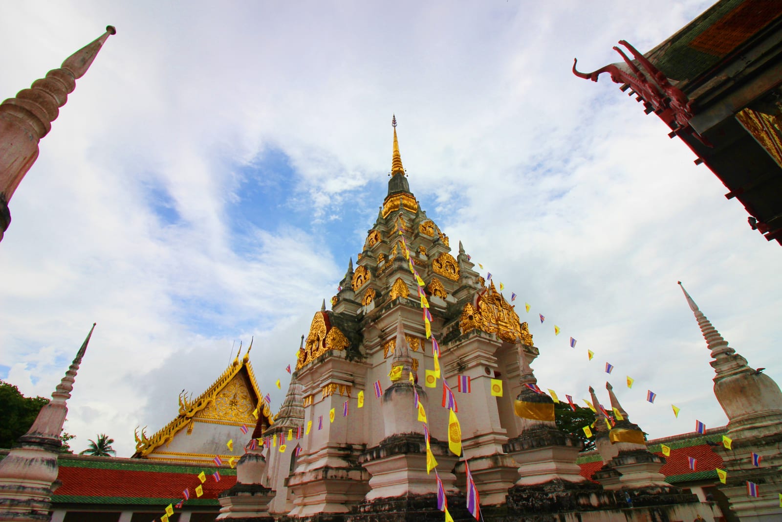 วัดพระบรมธาตุไชยาราชวรวิหาร