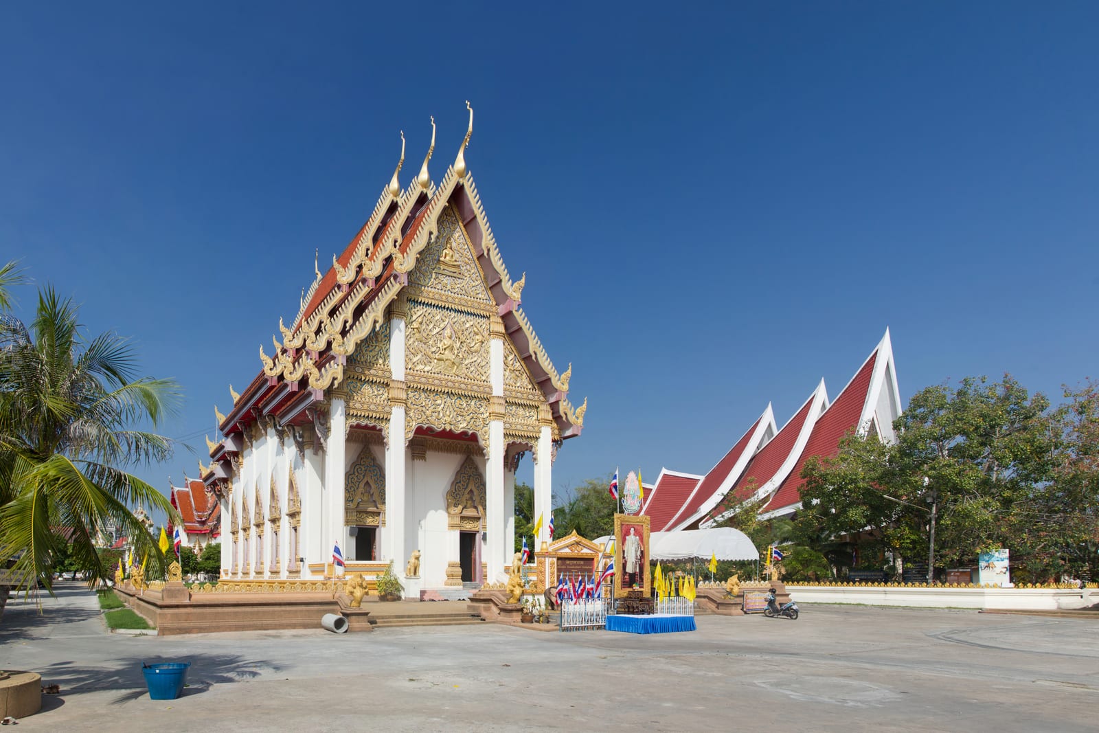 วัดบูรพาราม (หลวงปู่ดูลย์ อตุโล) + ศาลหลักเมืองสุรินทร์