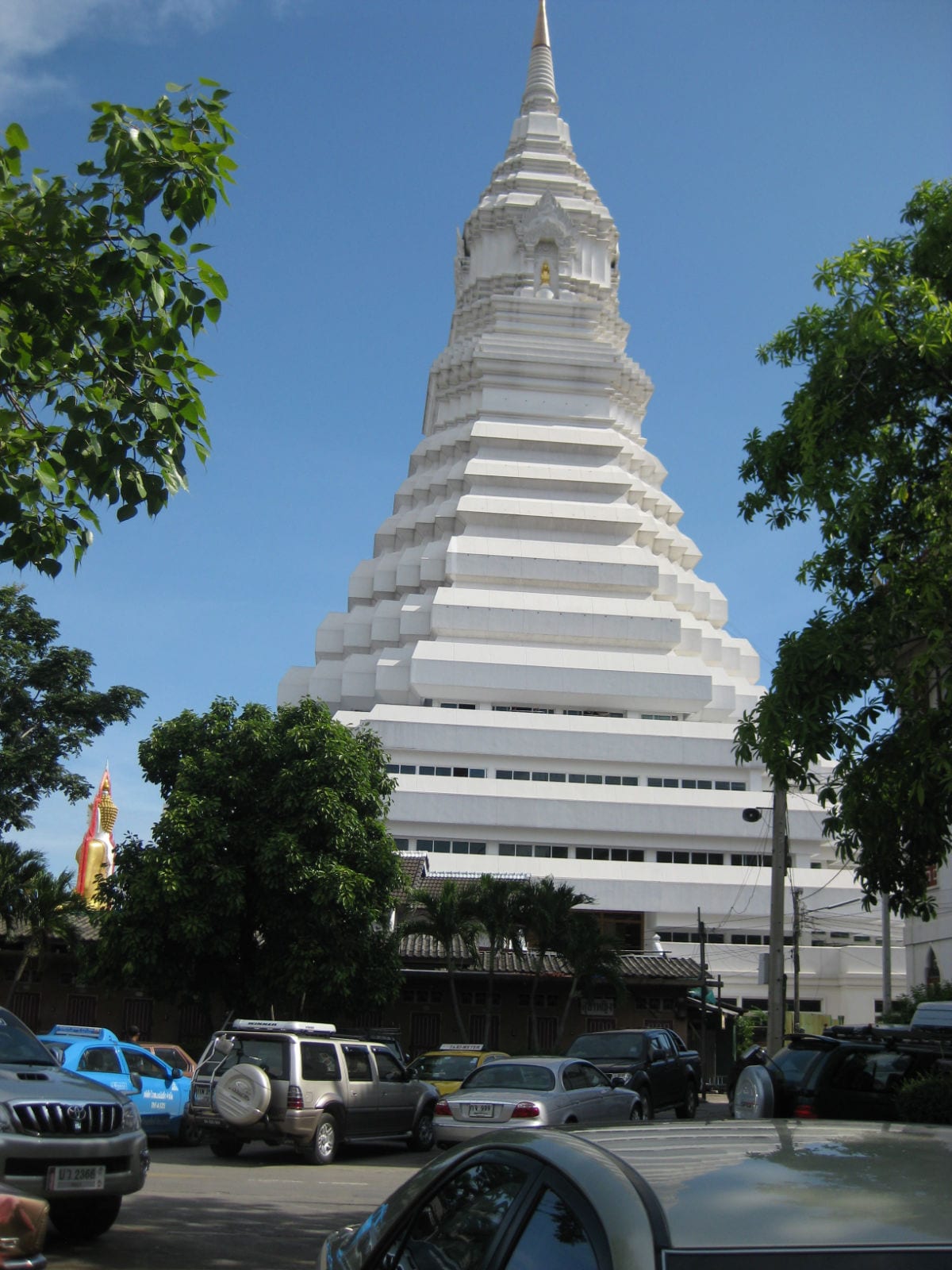 วัดปากน้ำ ภาษีเจริญ (พระพุทธธรรมกายเทพมงคล + เจดีย์แก้วลูกแก้วสีเขียว)