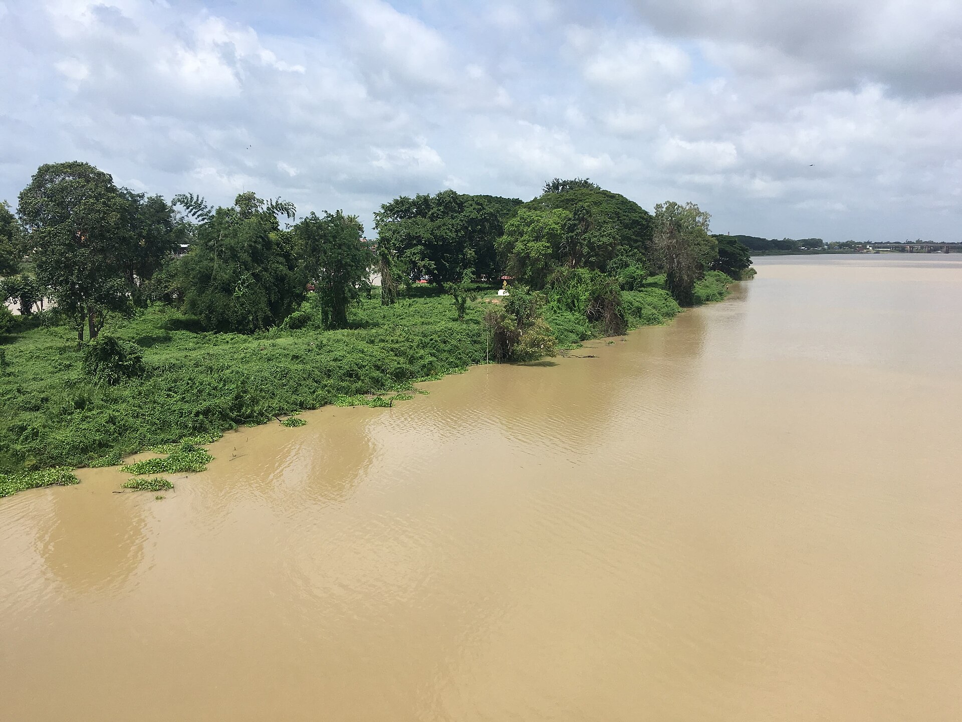 หาดวัดใต้