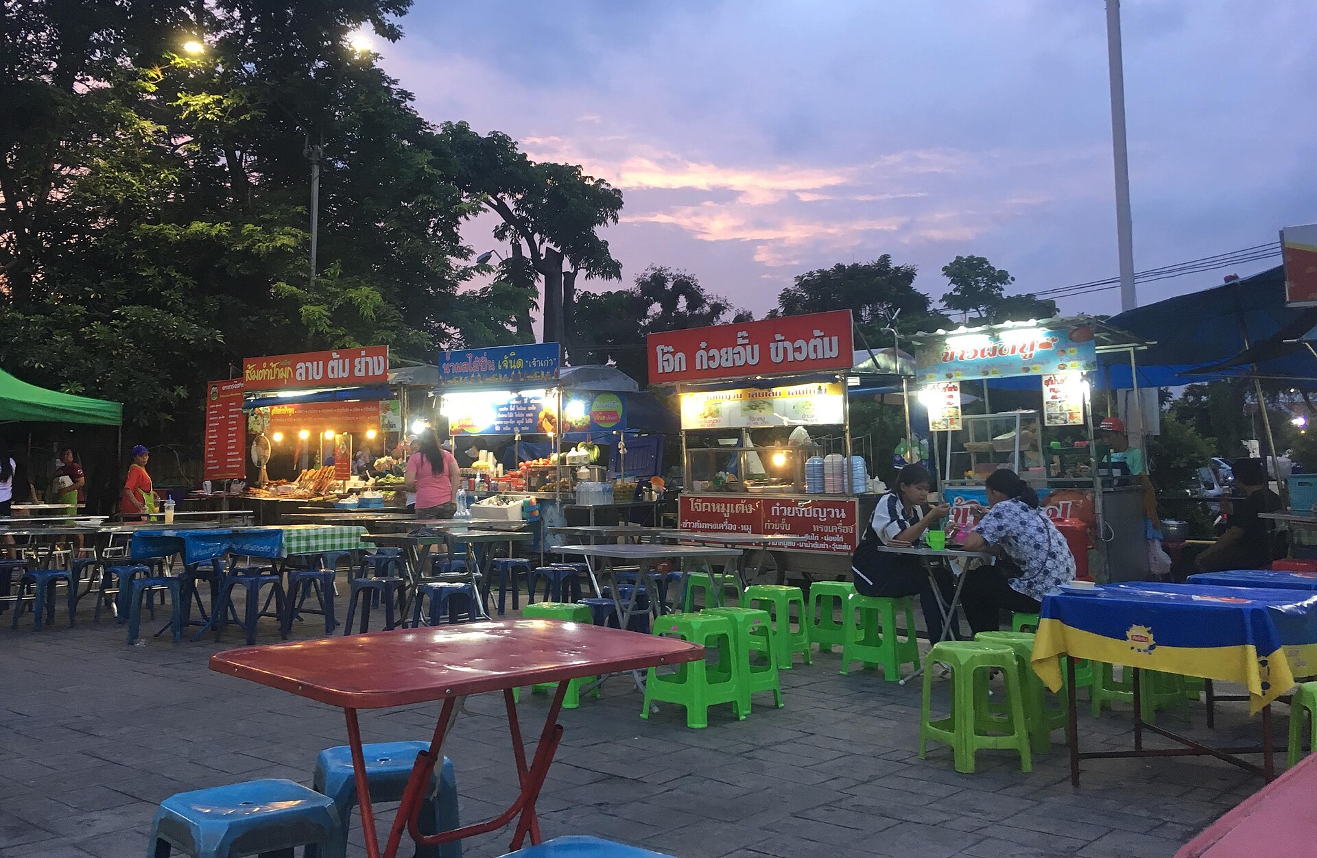 ตลาดโต้รุ่งราชบุตร