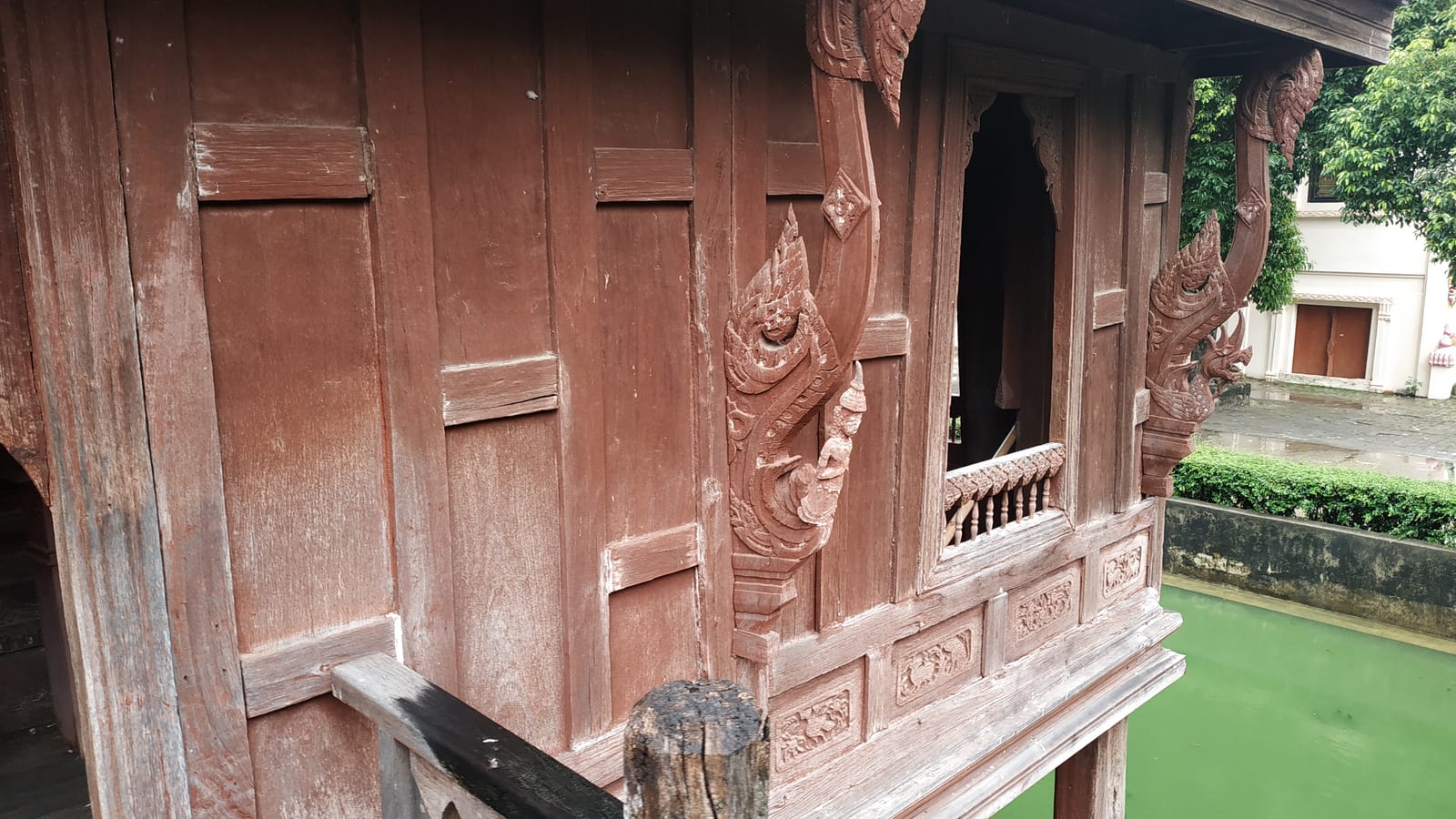 วัดทุ่งศรีเมือง (หอไตรกลางน้ำ)