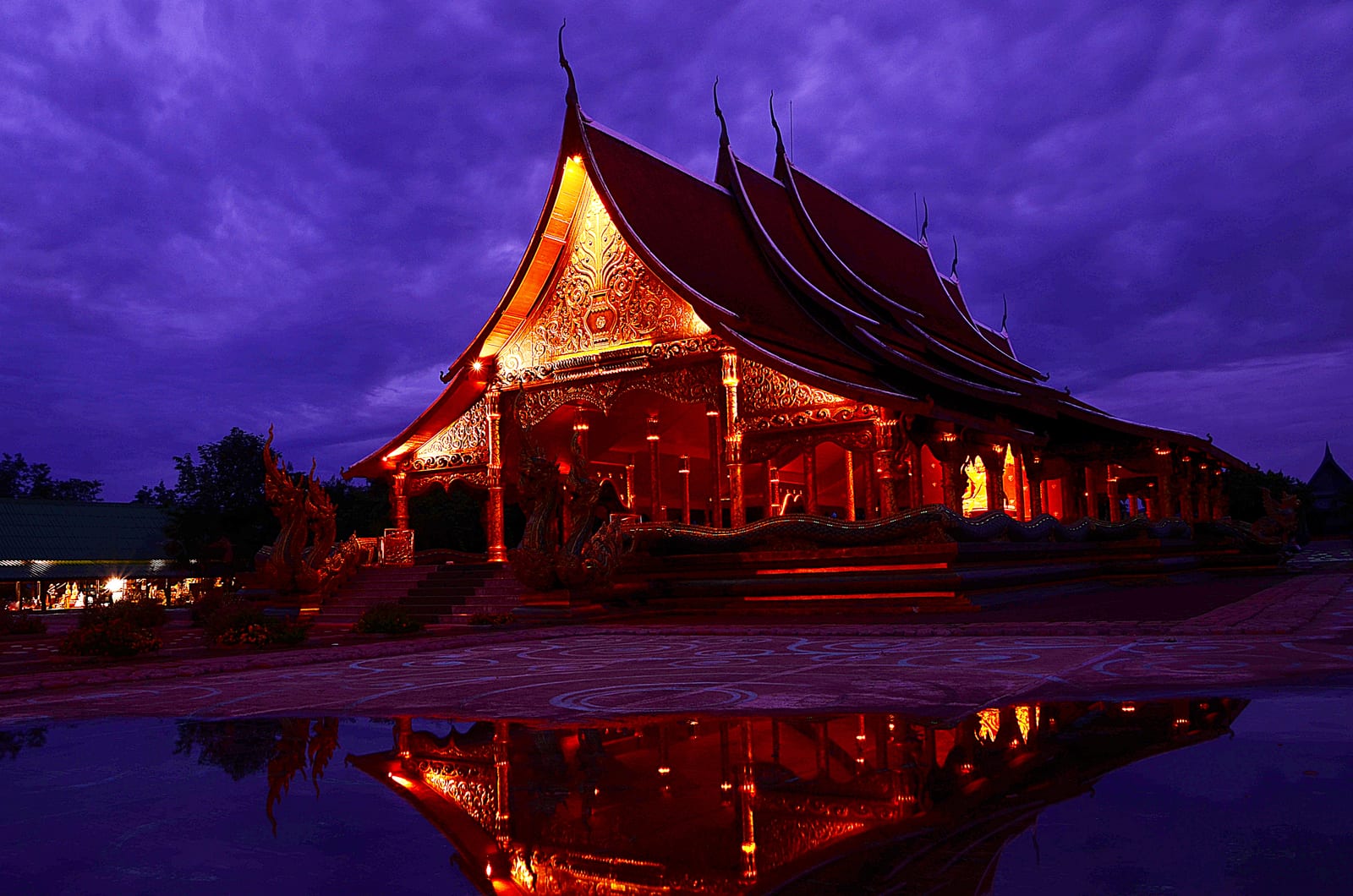 วัดสิรินธรวรารามภูพร้าว (วัดเรืองแสง)
