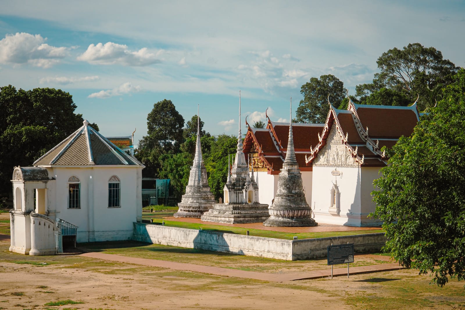 Wat Uposatharam (Wat Bot)