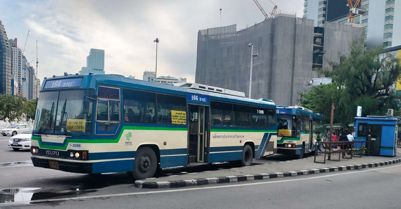 ฮับรถเมล์-เกาะอนุสาวรีย์ชัยสมรภูมิ (Victory Monument Bus Hub)