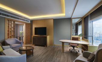 สระว่ายน้ำฟรีฟอร์มชั้น 8 ของ Amari Bangkok พร้อมมุมมองวิวกรุงเทพ