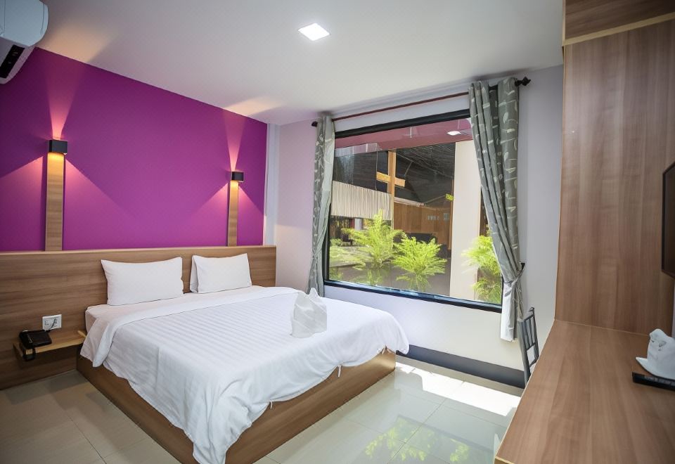 บริเวณอาคารและที่จอดรถกว้างของ Nakarin Hotel ตำบลบุ่ง เมืองอำนาจเจริญ