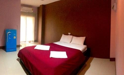 อาคารโรงแรม Penpit Hotel เพ็ญพิศ ย่านเลี่ยงเมืองอำนาจเจริญ ริมถนนสายอุบล-มุกดาหาร