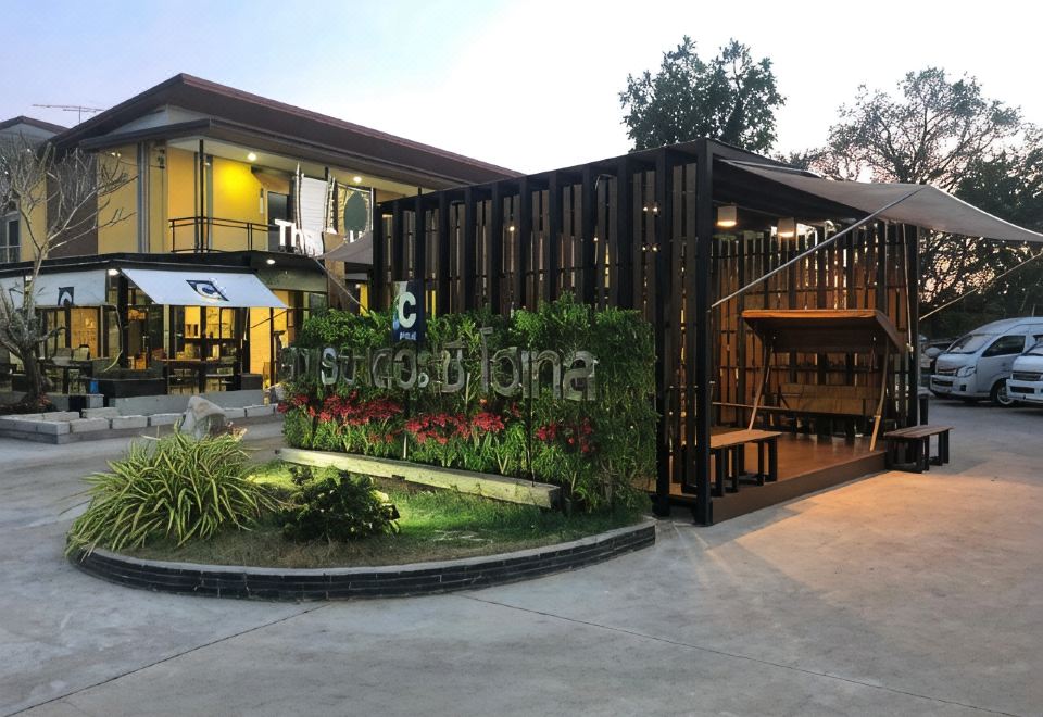 ห้องพักของ The C Hotel อำนาจเจริญ แต่งใหม่สไตล์มินิมอล เตียงใหญ่ ผ้าปูสะอาด