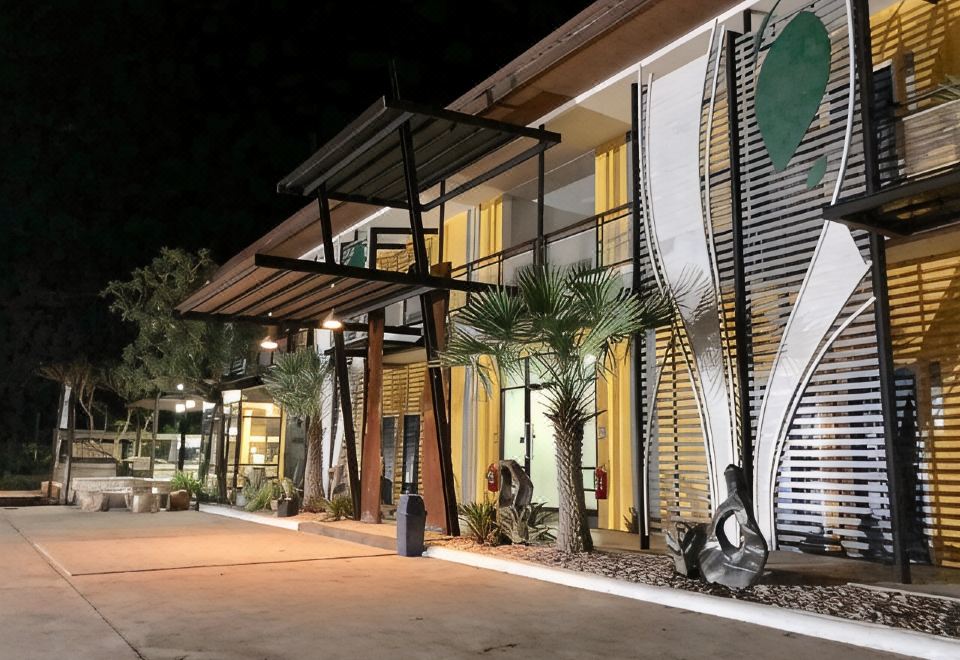 อาคารและเลานจ์ส่วนกลางของ The C Hotel Amnatcharoen ตำบลบุ่ง อำนาจเจริญ