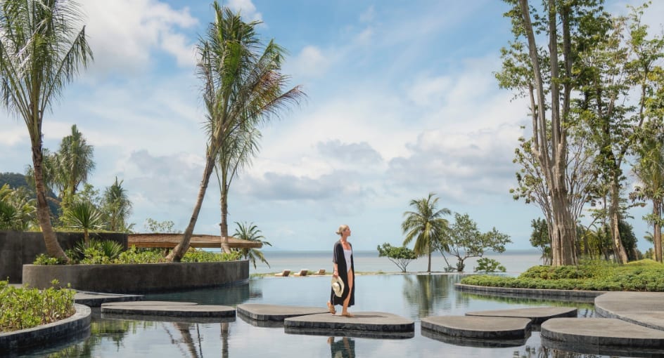 ห้องสวีทกว้างของ Anantara Koh Yao Yai ตกแต่งสไตล์ร่วมสมัยวิวอ่าวพังงา