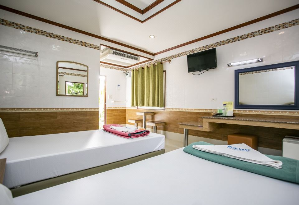 ห้องพักของ Bualuang Boutique Resort อ่างทอง เตียงใหญ่ ห้องชั้นเดียวในสวน