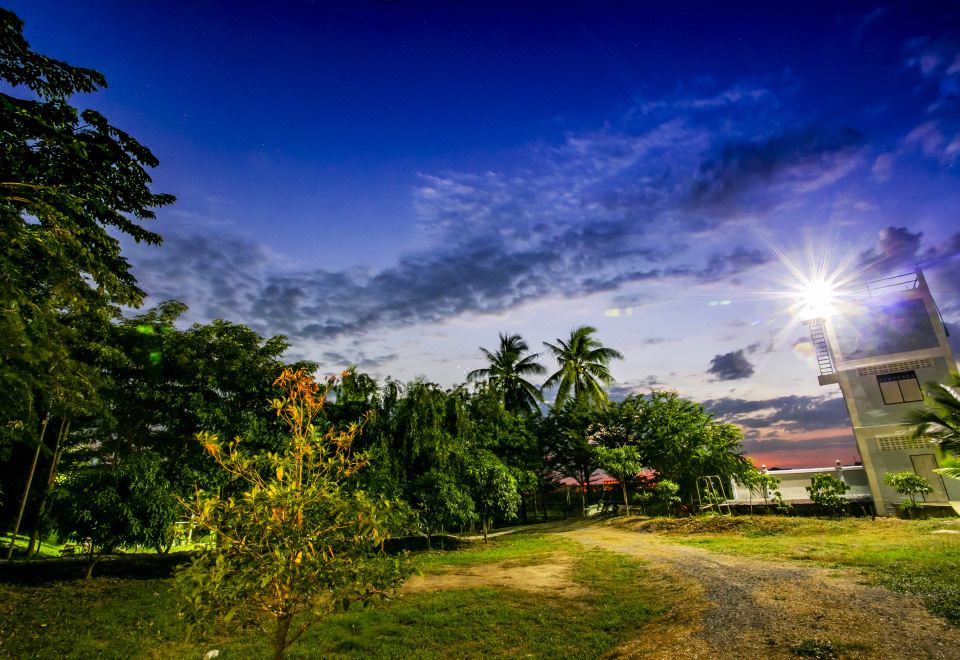 ห้องพักอีกแบบของ Bualuang Boutique Resort อ่างทอง พร้อมของใช้พื้นฐาน